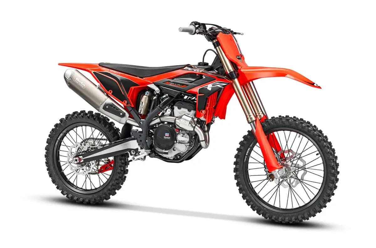 Beta 250 RXF, left-side studio profile highlighting the black airbox graphics, red bodywork, spoked wheels and stubby silencer