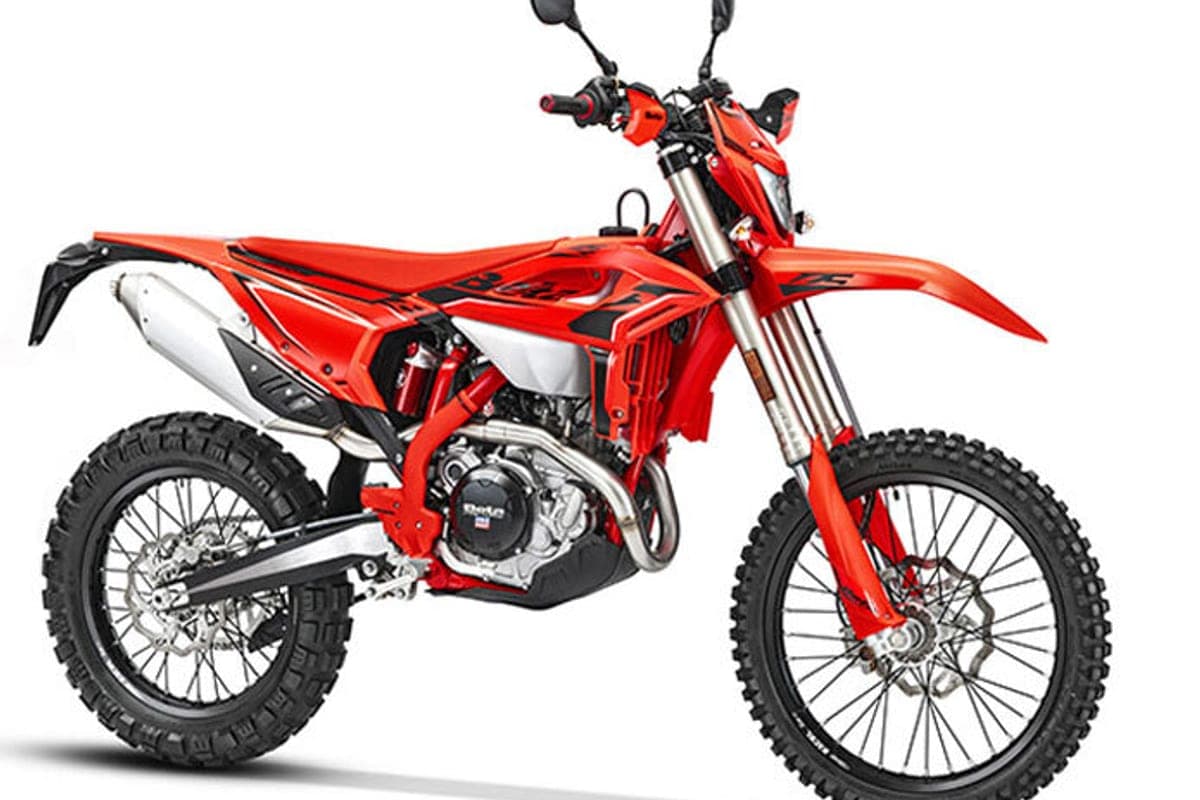 Beta 350 RS front three-quarter studio view highlighting the inverted forks, headlight and slim red bodywork
