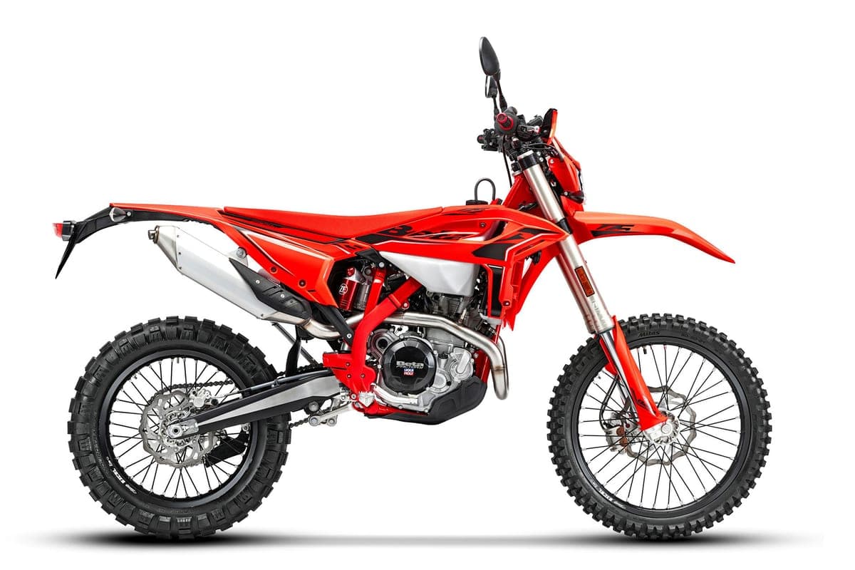 Beta 430 RS in red with black graphics, right-side studio profile highlighting the aluminum shroud, red frame and skid plate