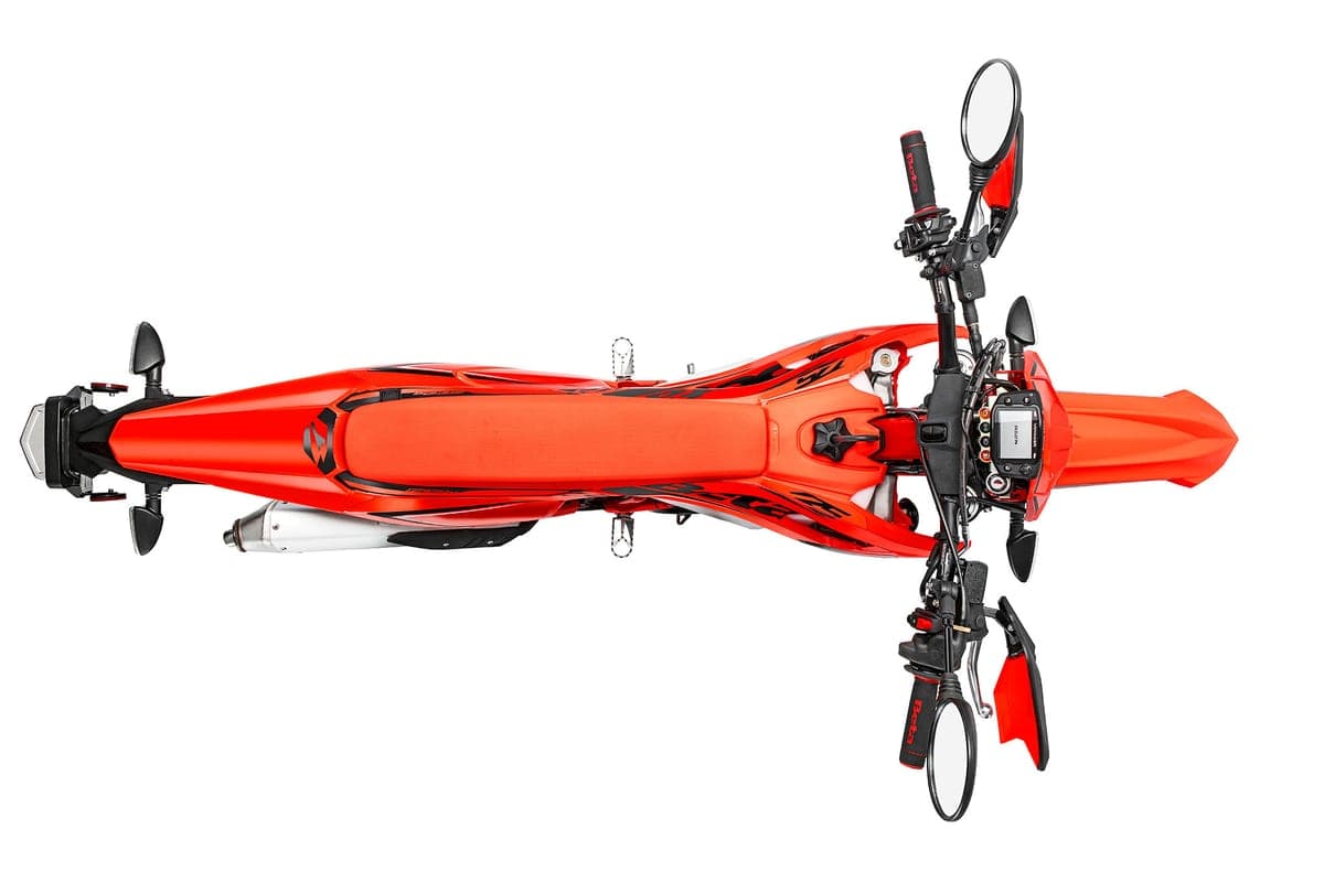 Beta 500 RS overhead studio view laying out the fuel tank, handlebar controls and dashboard mounted between the forks