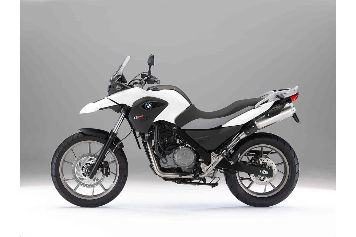 BMW G650GS in white with grey seat panel, left-side studio profile highlighting the windscreen, upswept tail and twin-disc front brake