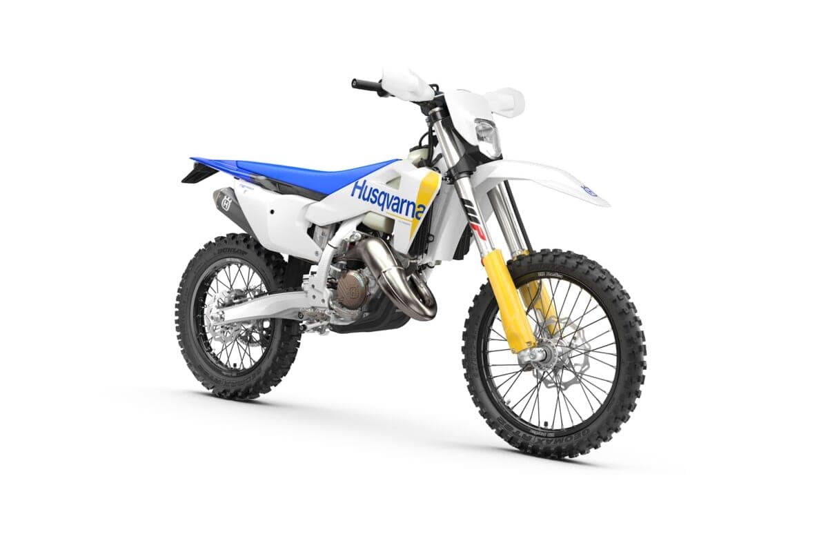 Husqvarna TE 150 front three-quarter studio view highlighting the yellow fork legs, Dunlop Geomax tires and spoked wheels