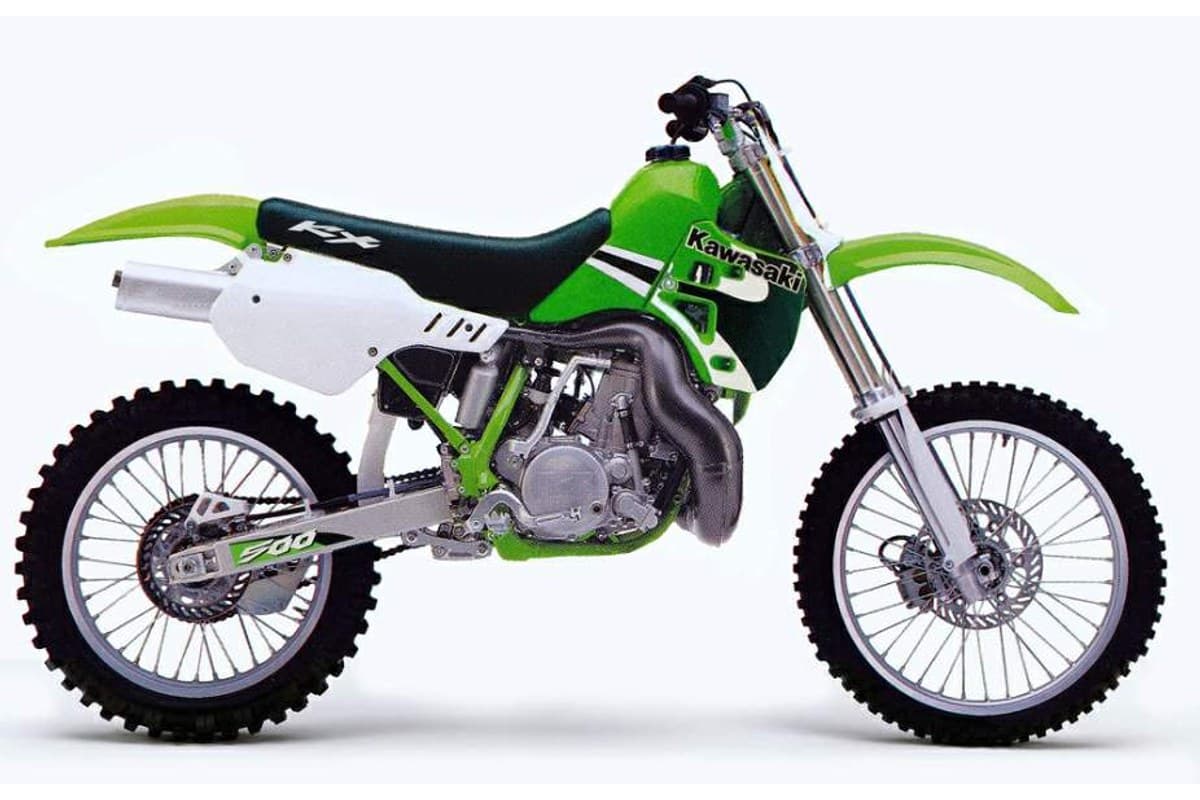 Kawasaki KX500 right-side studio profile at a slightly different angle, showing the white number plate, silver perimeter frame and knobby dirt tires