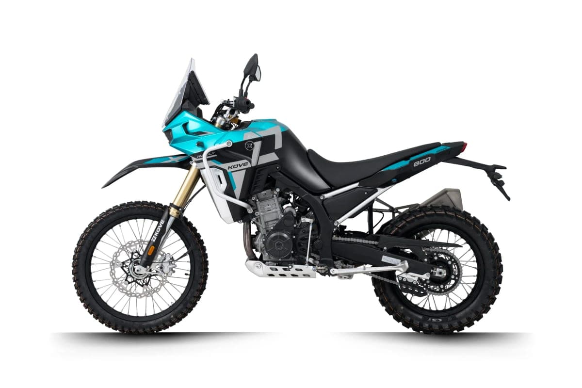 Kove 800X Rally left-side studio profile showing the beaked fairing, upswept exhaust, luggage rack tabs and 800 tank graphics