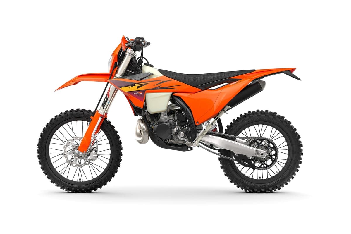 KTM 250 XC-W right-side studio profile with black seat, orange bodywork graphics and skid-plated engine cases