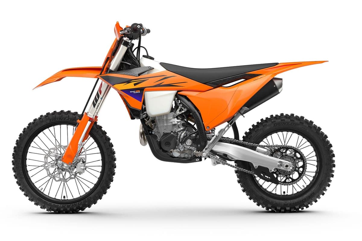 KTM 450 XC-F right-side studio profile showing the aluminum frame, chain guide and rear disc brake
