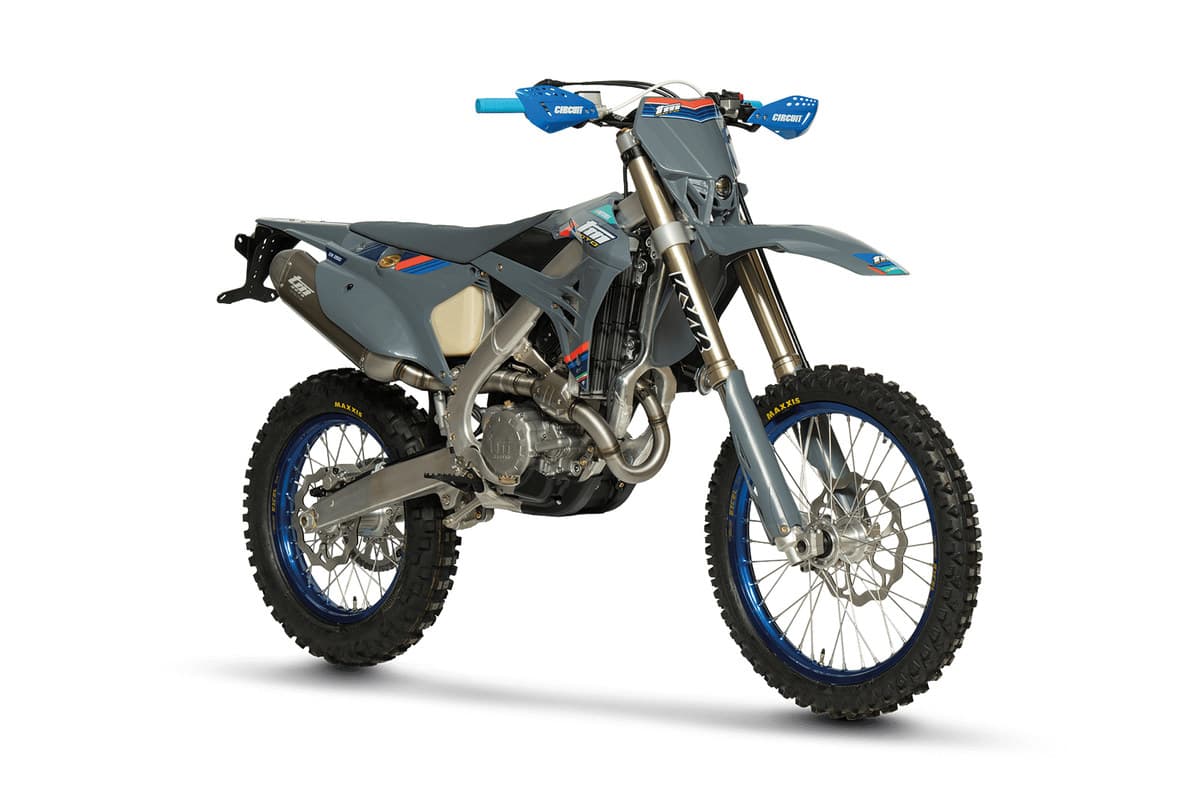 TM EN 250 ES Fi 4T studio view from the opposite side, showing the exhaust, TM Moto shock and aluminium swingarm