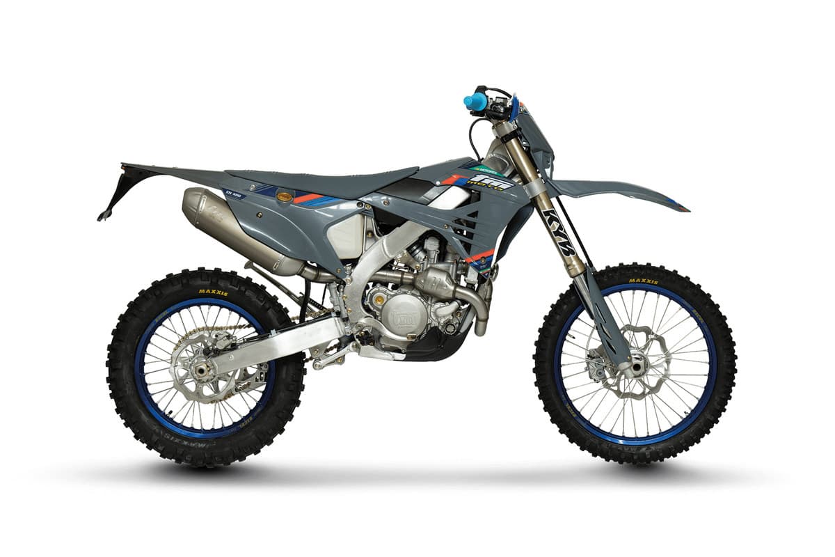 TM EN 450 ES Fi 4T studio view from the opposite side, showing the exhaust, TM Moto shock and aluminium swingarm