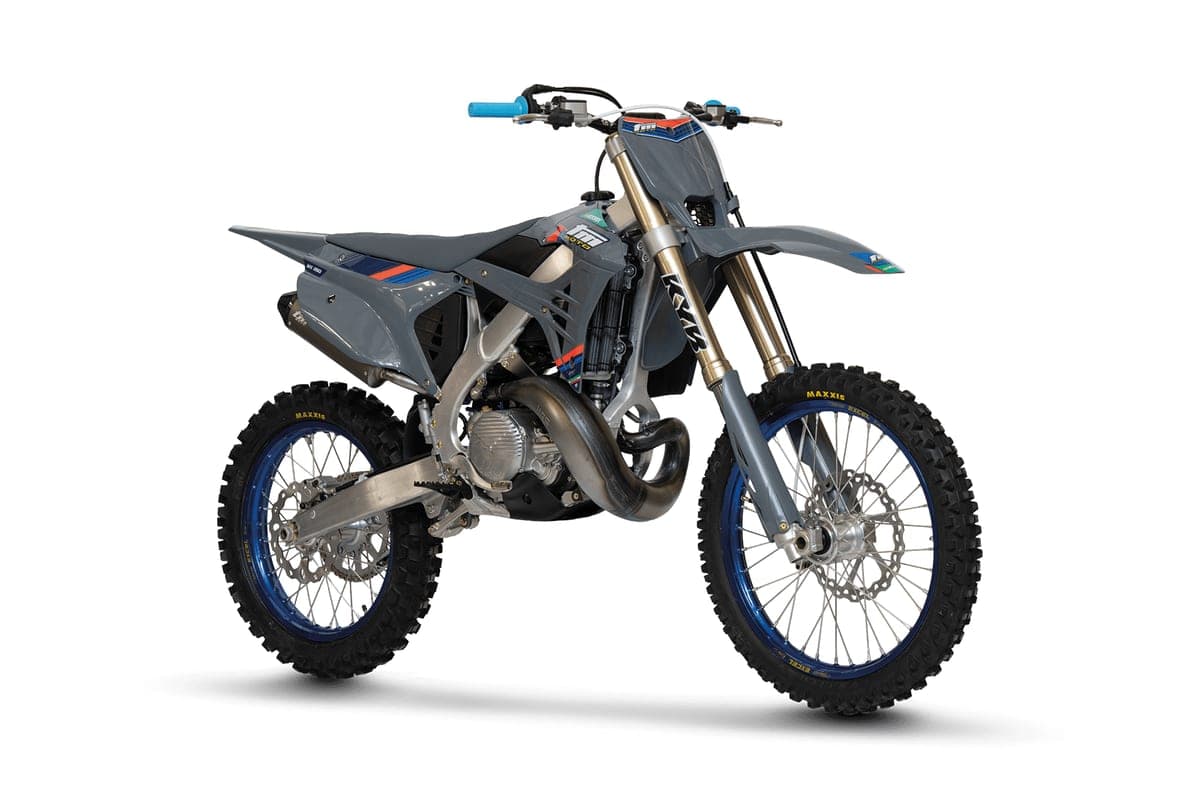 TM MX 250 FI 2T front three-quarter studio view highlighting the KYB fork legs, radiator shrouds and blue-rimmed front wheel