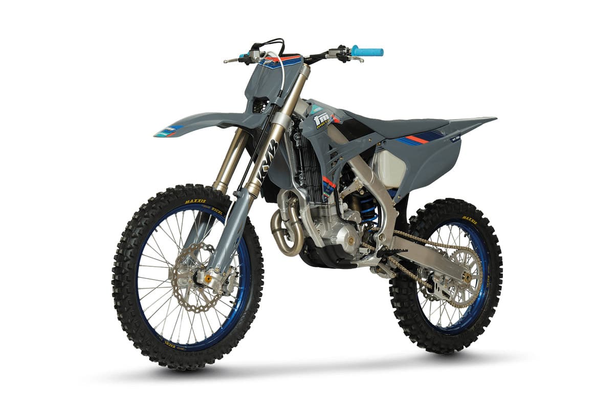 TM MX 250 ES Fi 4T studio three-quarter view showing the 48mm KYB fork, Brembo front disc and blue-anodised rims