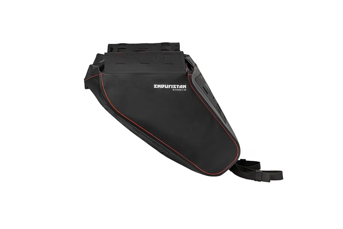 Enduristan Blizzard 2.35 saddlebag, studio shot
