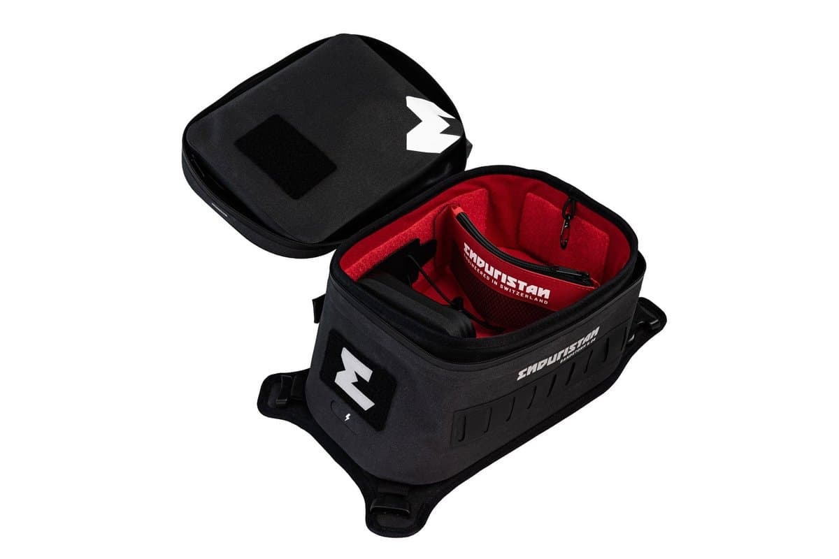 Sandstorm 5.06 with the side-opening lid open, red interior