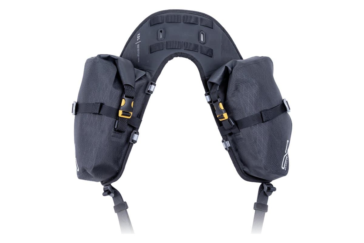 Mojavi Rolltop seen from the rear, pockets hanging either side of the yoke