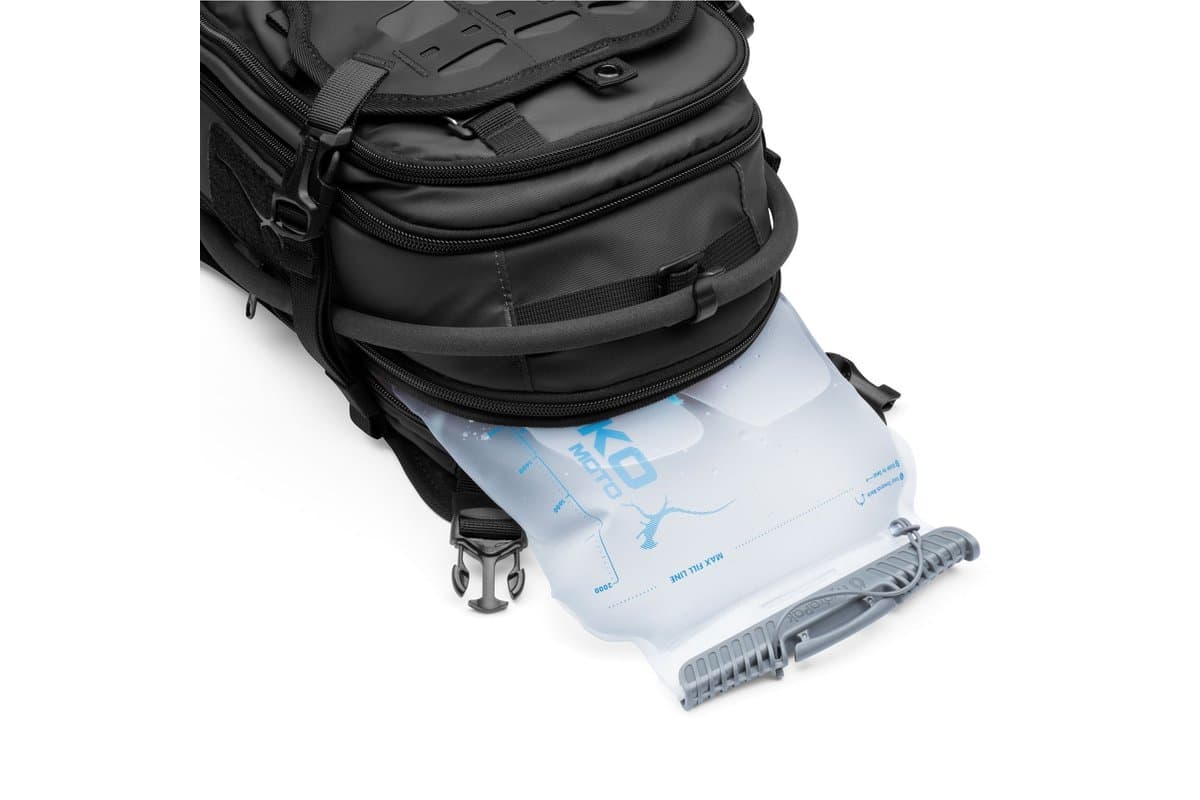 Nomax V3.0 hydration reservoir sliding out of its bottom sleeve