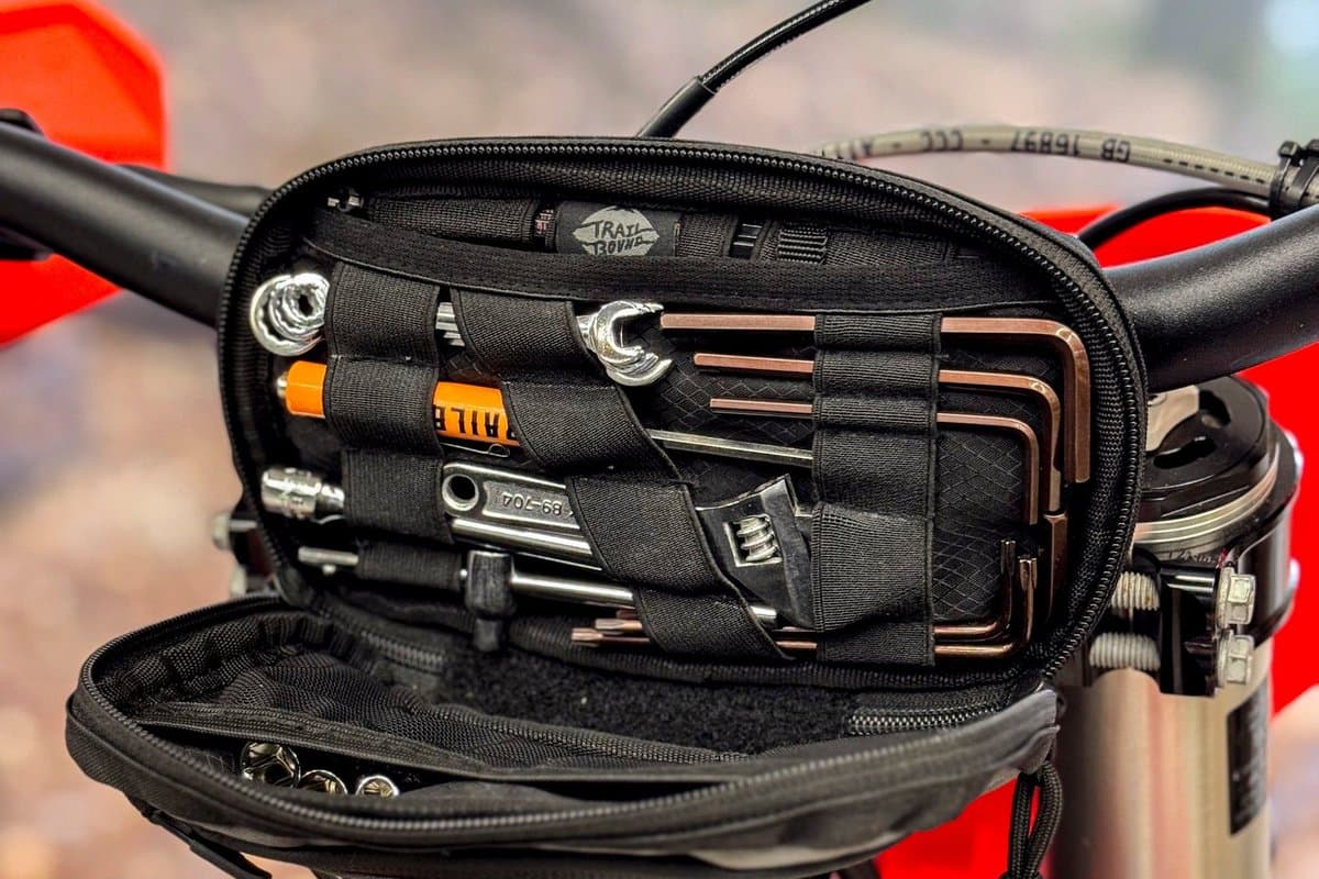 Pad Pack Small open on the handlebar with tools in the organizer