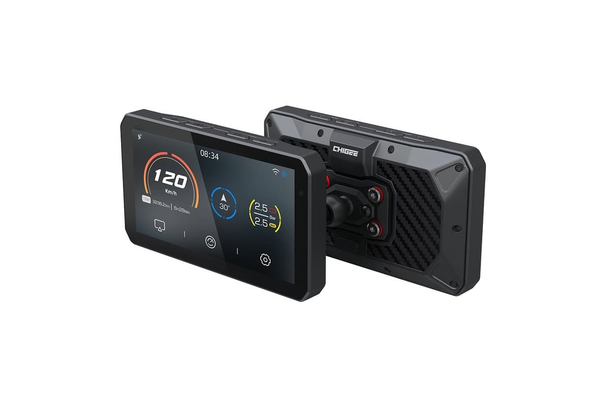 Chigee AIO-5 Play front and back, showing the ball-mount socket on the rear