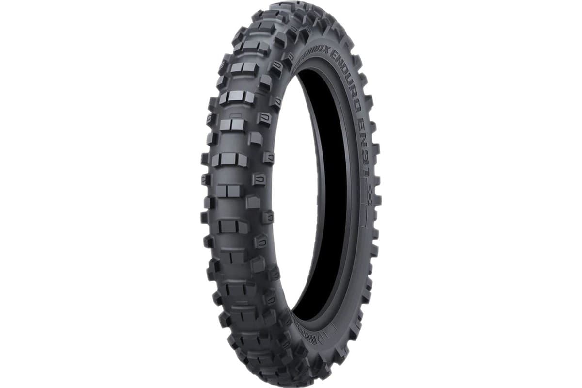 Dunlop Geomax EN91: rear tire standing upright in three-quarter view, GEOMAX ENDURO EN91 moulded into the sidewall, on white