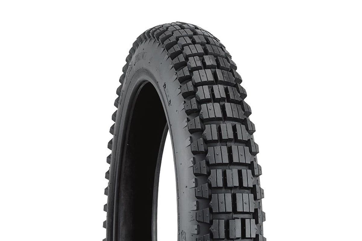 Duro HF307 Trail: close three-quarter crop of the tread and inner sidewall, the rows of split square blocks fully legible