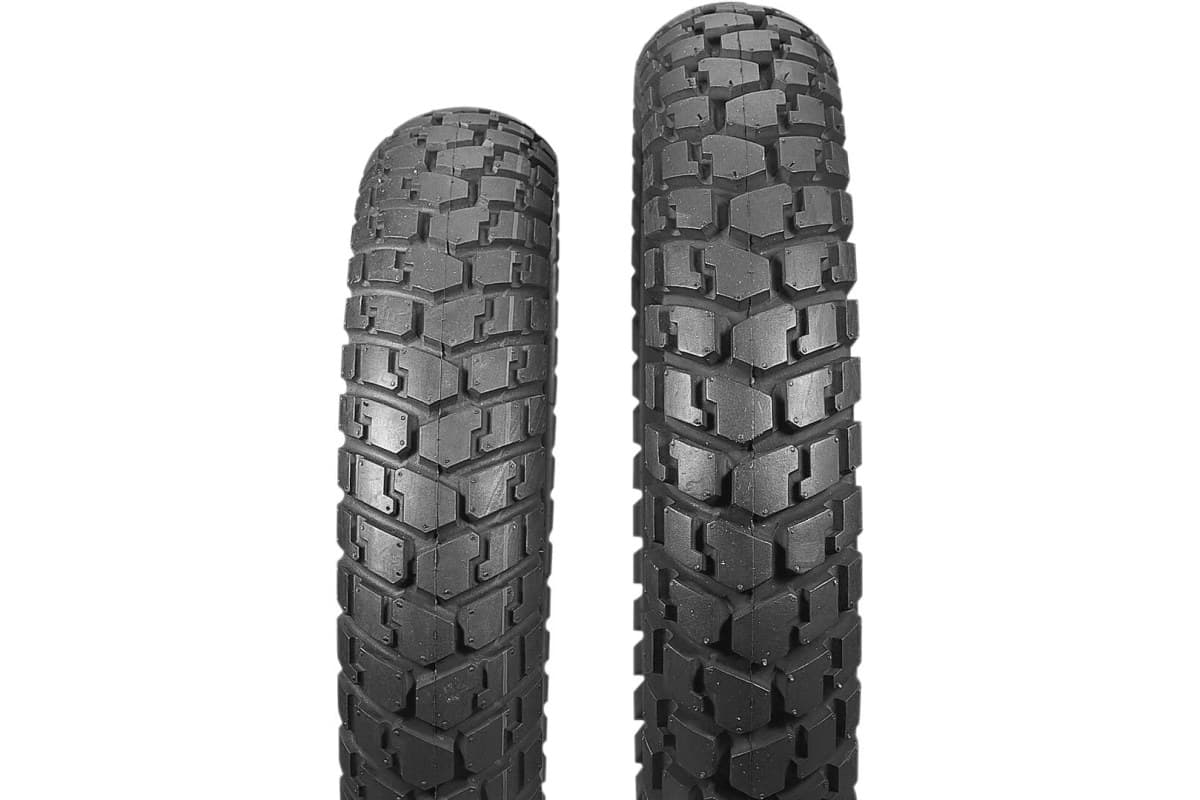 Duro HF904 Median: the tread crowns of two rear tires of different widths, side by side and cropped close, showing the large interlocking block pattern