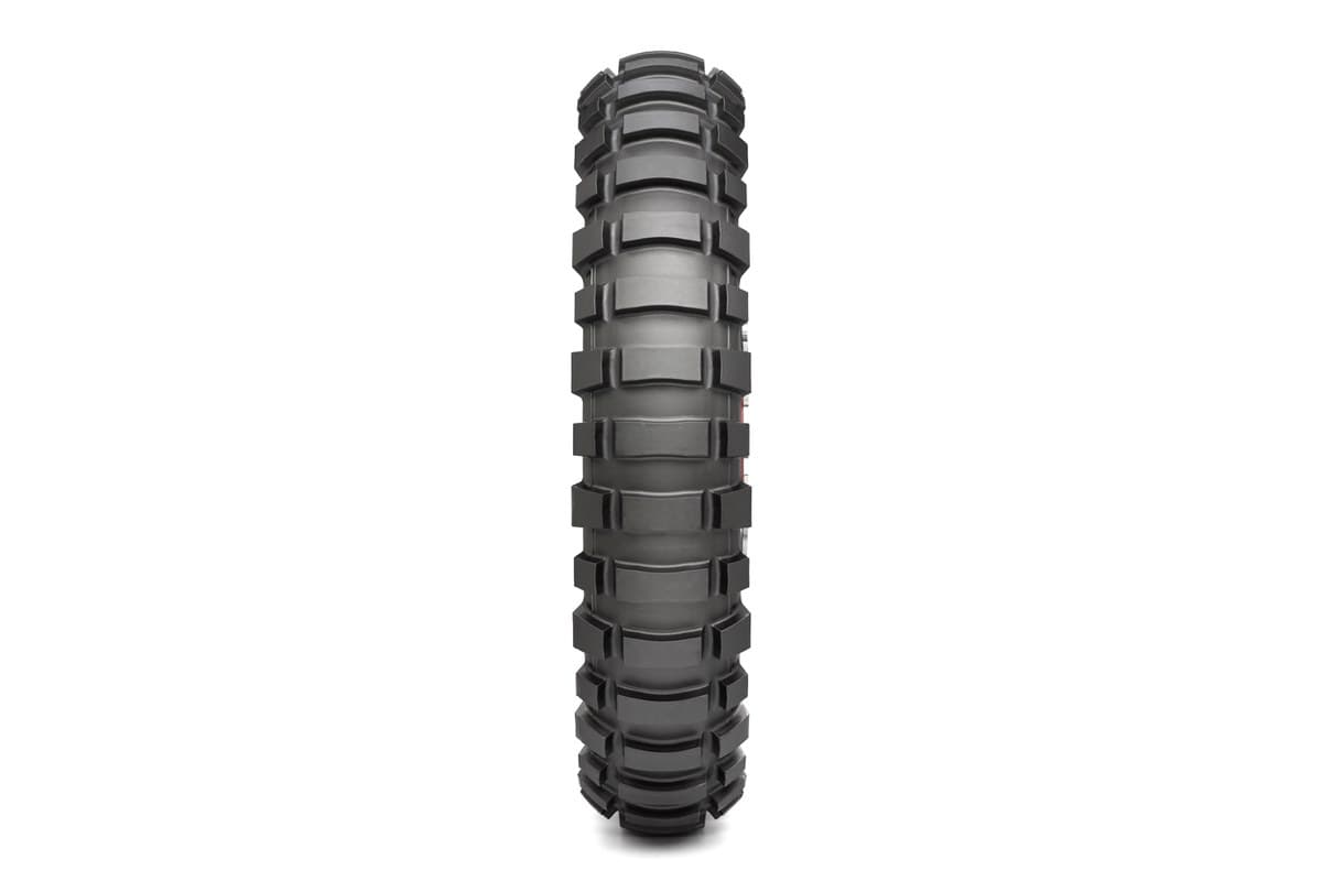 Metzeler Karoo Extreme: the rear head-on, wide paddle-like centre blocks flanked by shoulder knobs