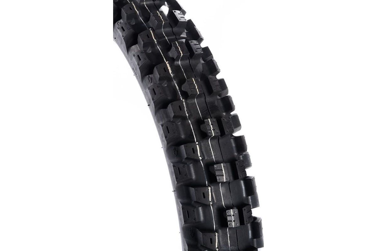 Motoz Euro Enduro 6: close-up of the front tread face, with a thin painted centre line