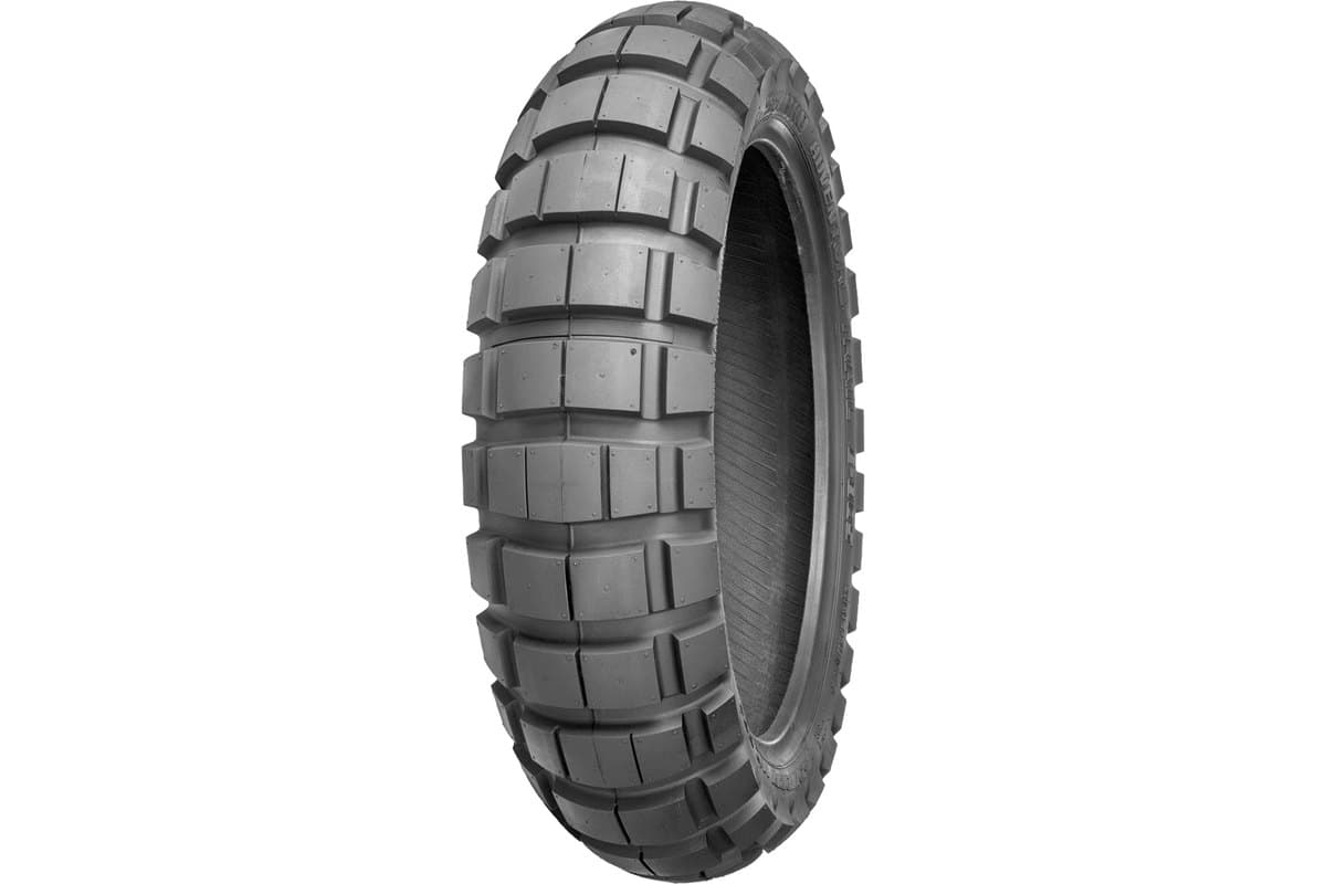 Shinko E804/E805 Adventure Trail: E805 rear tire, same angle, wide and heavily blocked with deep transverse grooves