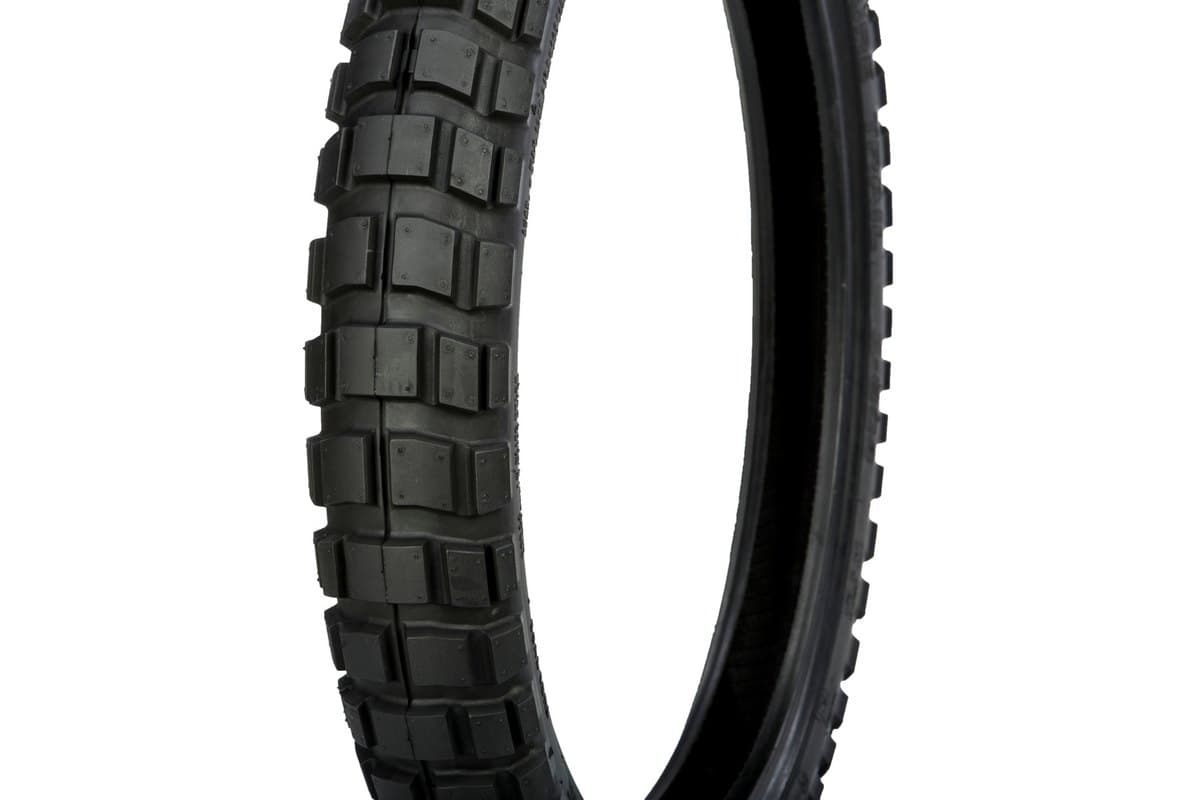 Shinko E804/E805 Adventure Trail: tread macro, two sections of the crown filling the frame so the block shapes, sipes and edge chamfers are legible