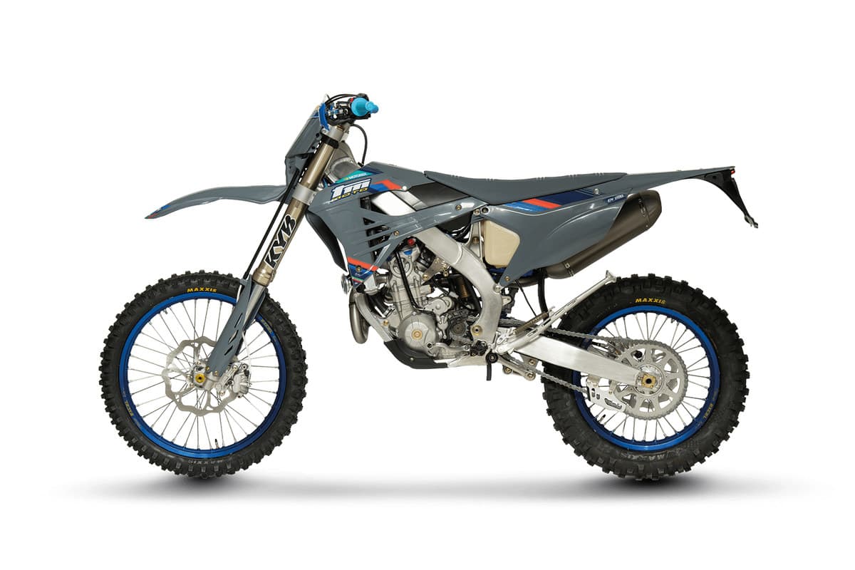2026 TM EN 250 ES Fi 4T in TM's grey and blue race livery, studio side profile on a white background
