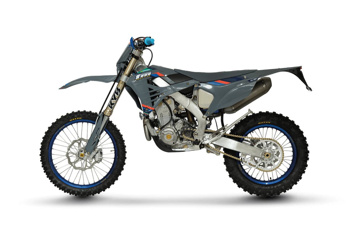 2026 TM EN 450 ES Fi 4T in TM's grey and blue race livery, studio side profile on a white background