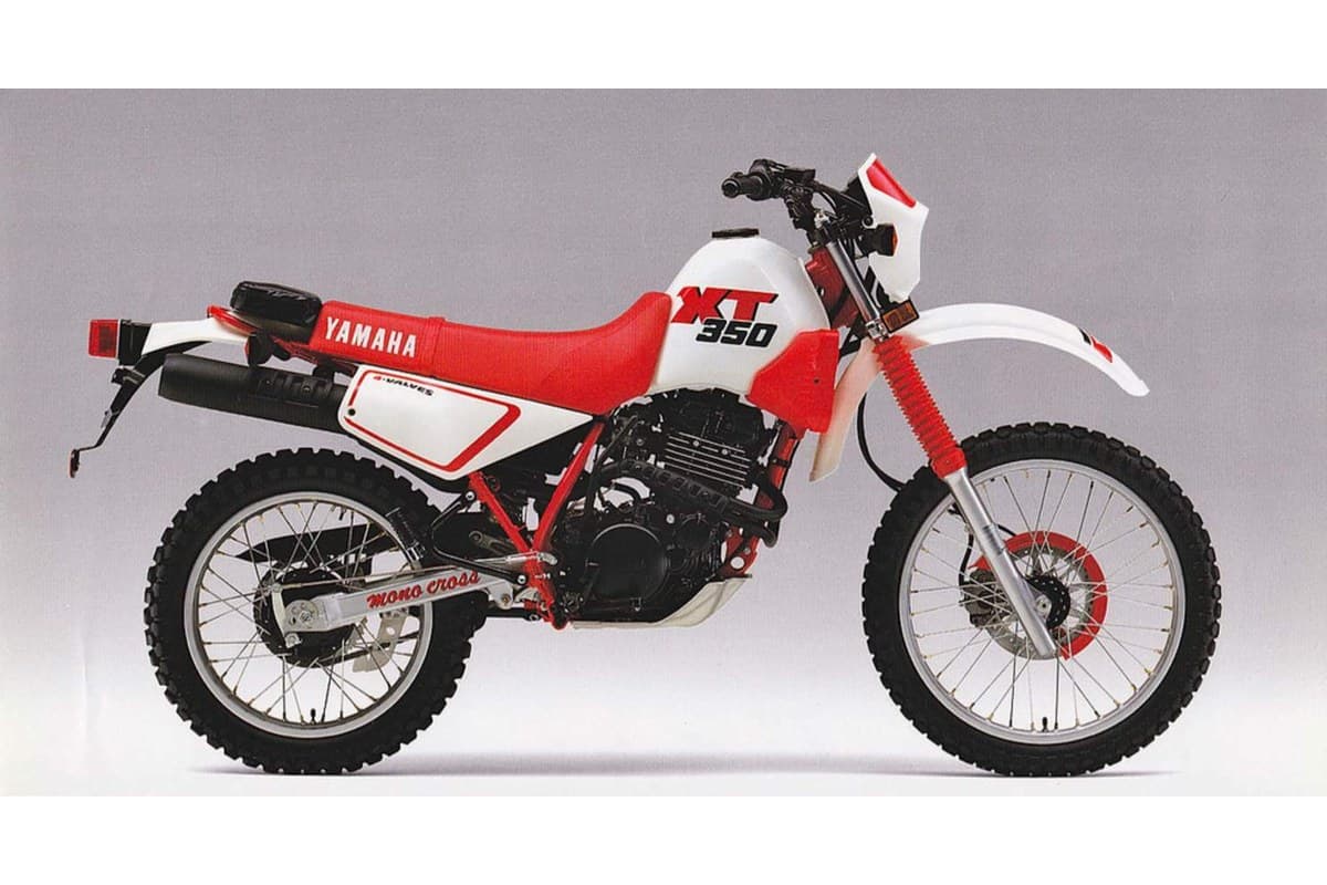 2000 Yamaha XT350 dual-sport in white and red, right-side studio profile showing the Mono Cross swingarm and spoked wheels