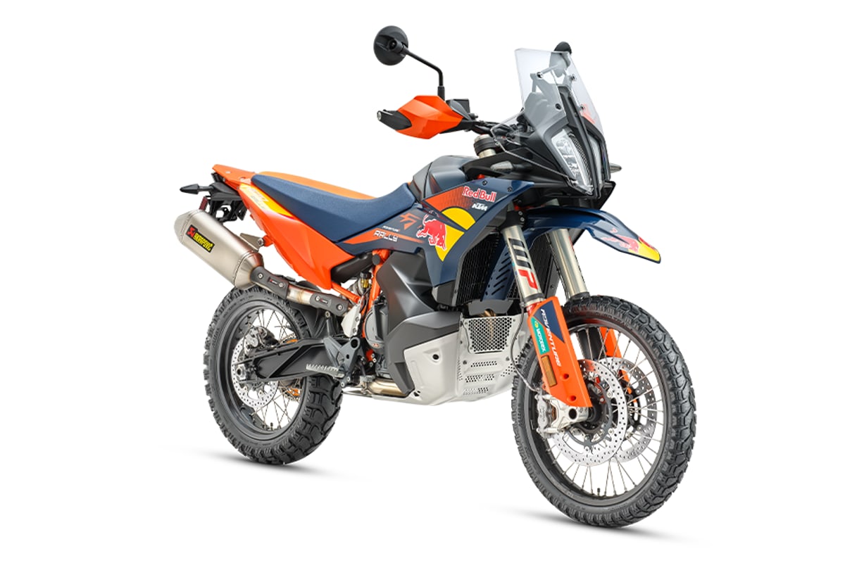 KTM 890 Adventure R Rally right-front studio view showing the rally fairing, screen and radially mounted front calipers