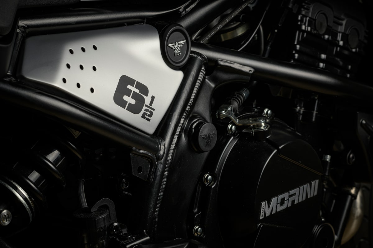 Detail of the Seiemmezzo SCR's black side panel with the 6½ badge, alongside the Morini-cast engine casing